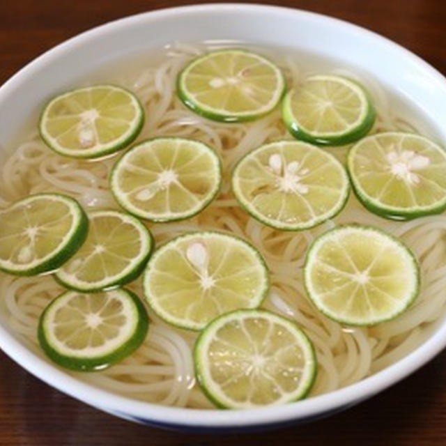 初めて？の「半田そうめんのすだち冷かけ」