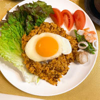 カフェ風ジャンバラヤ　フライドライス目玉焼き乗せ
