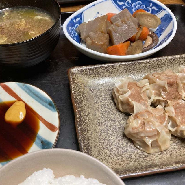 焼売、鶏肉と根菜の煮物、わかめとひき肉の中華かき玉汁