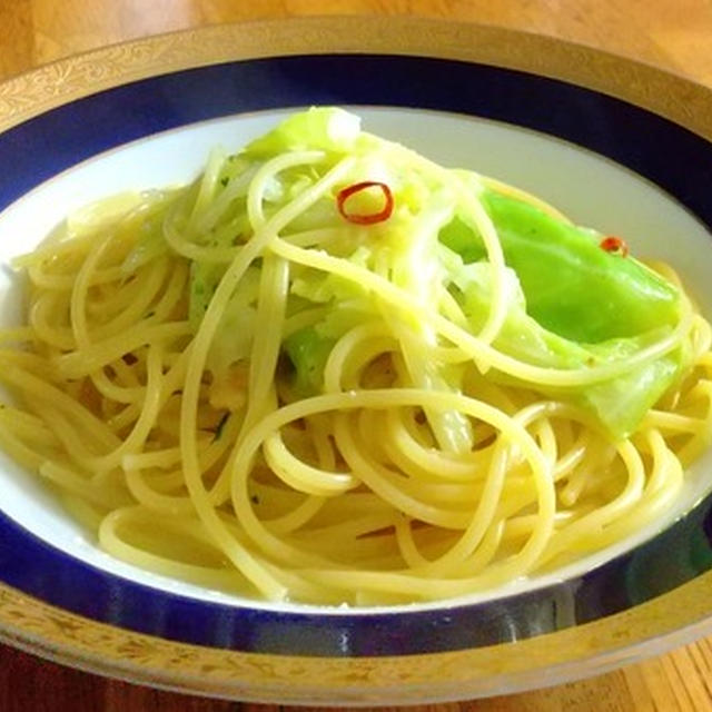 濃いペペロンチーノで「パスタ、春キャベツのペペロンチーノ」