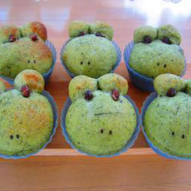 よもぎ甘納豆のｶｴﾙﾊﾟﾝ♪よもぎあんぱん（＾▽＾）
