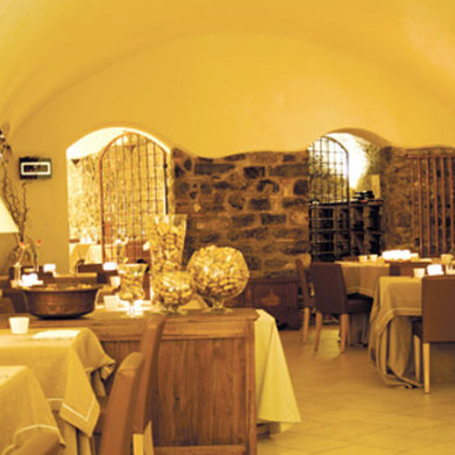 イタリアの美味しいレストラン　イタリア バジリカータ州 マテラ県  リオネーロ・イン・ ヴルトゥレ  La Grotta Azzurra