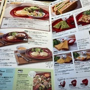 銀座を眺めるカフェでモーニング
