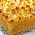 チーズとマヨコーンのちぎりパン【タッパで混ぜるだけ】 by HiroMaruさん