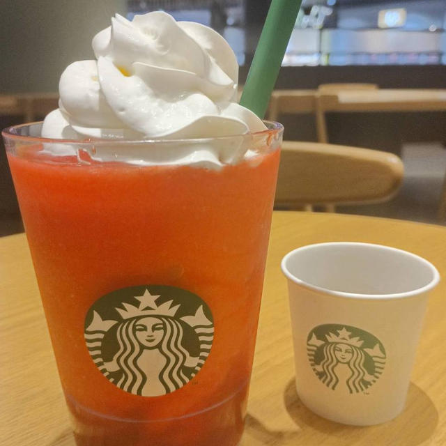 【THE 苺 フラペチーノ・スターバックス　】