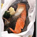 メシ通『魚介を使った簡単レシピ』 ☆ 秋鮭で紙包み焼きを作ってみよう！