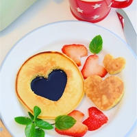 バレンタインの朝食に！子供と楽しむシンプルバニラパンケーキ☆