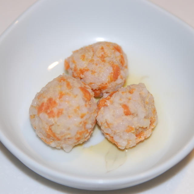 にんじんとごはん入り肉だんご