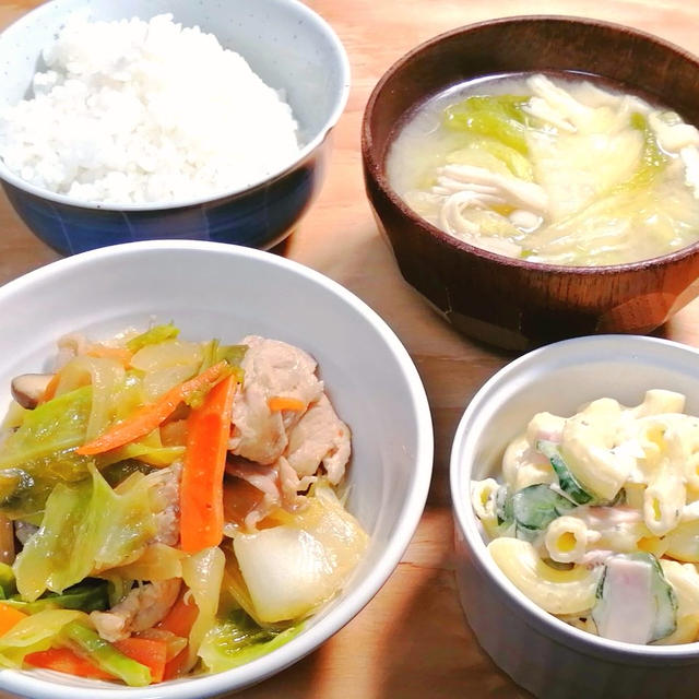 めんつゆで回鍋肉風とマカロニサラダ定食