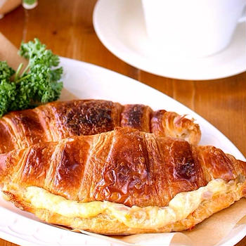 悶絶級のおいしさクロワッサンツナチーズメルト【レシピ付き】