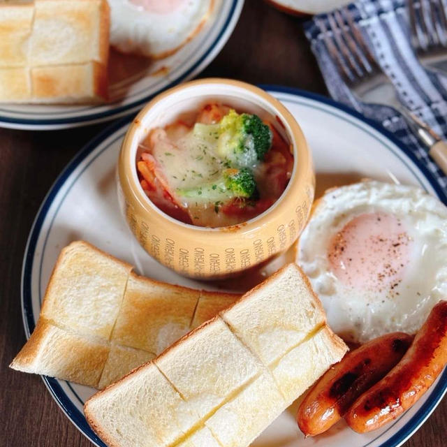 週末ブランチに◎ 食パンの付け合わせにぴったりハマる♪まろやかトマトソースのペンネグラタン！