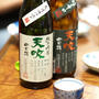 平目の刺身で酒をのむ