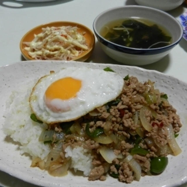 食べたくなって、ガッパオライス。