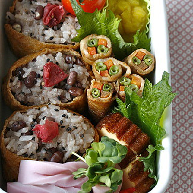 ■　お赤飯いなり弁当　■