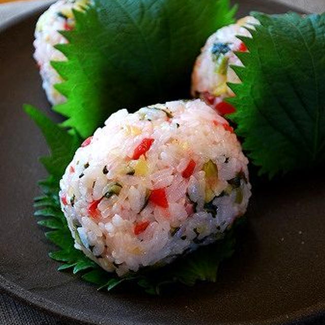 佐渡産コシヒカリで♪カラフル漬物おにぎり