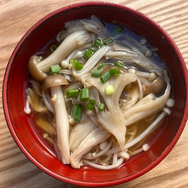 きのこの旨味が凝縮！ 天日干しきのこの味噌汁