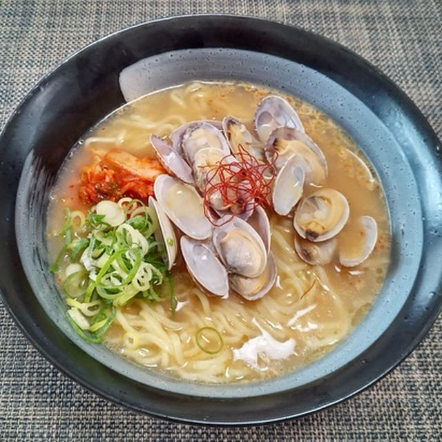 追加も考えたけどこの量かしら☆浅蜊とんこつ醤油ラーメン♪☆♪☆♪