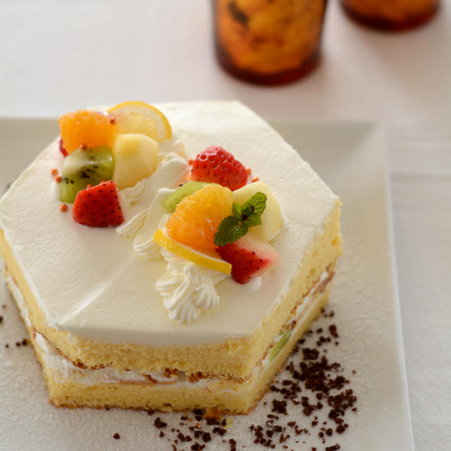 フルーツケーキとお誕生日ケーキ。と昨日の晩ごはん。