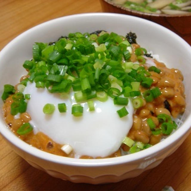 朝のエネルギーチャージ飯！韓国風納豆丼。