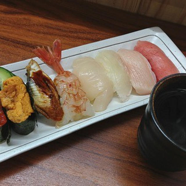 地元に戻って立ち食いの「たっちゃん寿司」