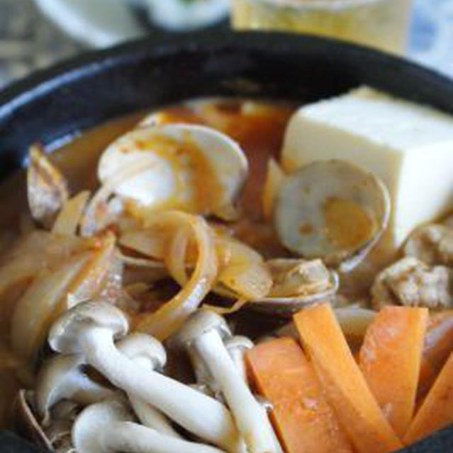たまねぎの甘みとあさりの旨みが美味しい豆腐チゲで韓国ごはん