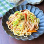 フライパン10分完成☆豚こまとキャベツたっぷりのガーリックアンチョビうどん