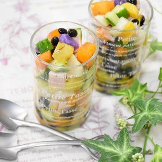 柿と彩り野菜のバルサミコ酢サラダ