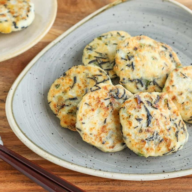 ＊【michill】豆腐がメインのおかずになる！混ぜて焼くだけ！2種の【豆腐おやき】レシピ＊