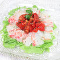メインの前は手早く。クリスマス・カラーのお刺身サラダ。『鯛のサラダカルパッチョ』