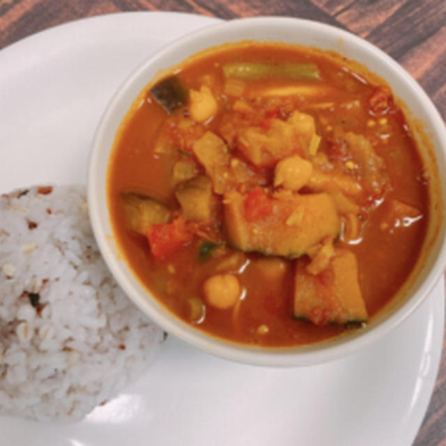 【スパイスアンバサダー】南インドのサンバル風の豆と野菜のカレーで朝ごはん