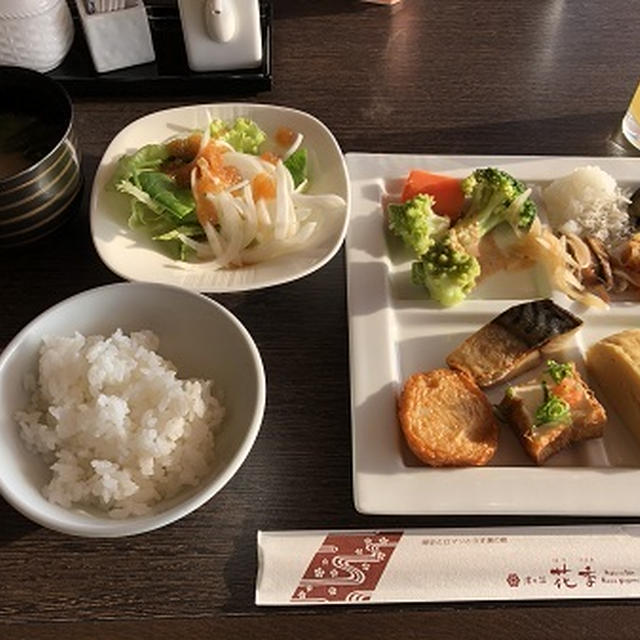 旅館の朝食とおみやげ