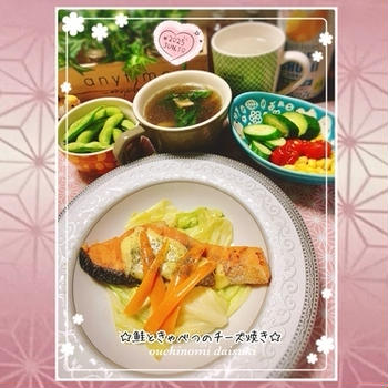 おつまみにもなるしご飯もすすむ☆鮭ときゃべつのチーズ焼き