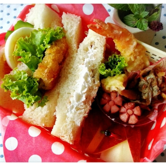厚切りにカットして～♡今日はポケットサンド弁当で～す(￣∇￣*)ゞ