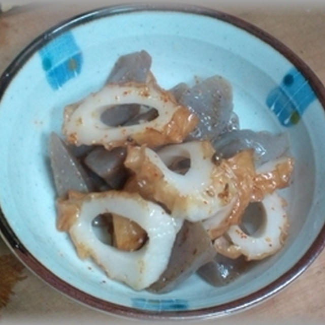 ヘルシーな“こんにゃくとちくわのピリ辛味噌炒め”