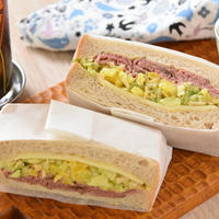 たくあんコールスローサラダのサンドイッチで朝ごはん