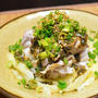 豚肉とキャベツのしゃぶしゃぶ、黒ごまソース。甘みも酸味も加えないお酒に合う味。