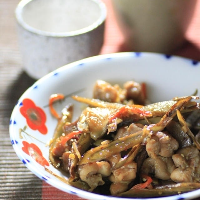 食べるラー油で鶏せせりのきんぴら風