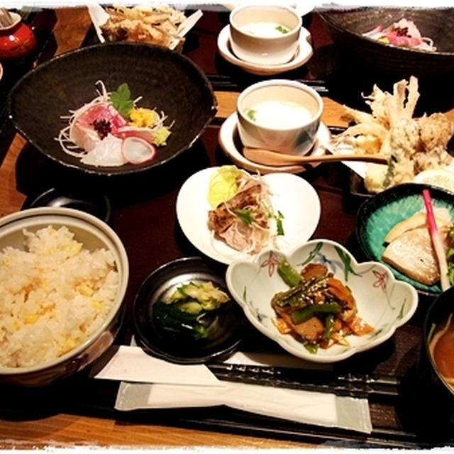 ■人気の限定ランチ＆川沿いのオシャレなカフェ■