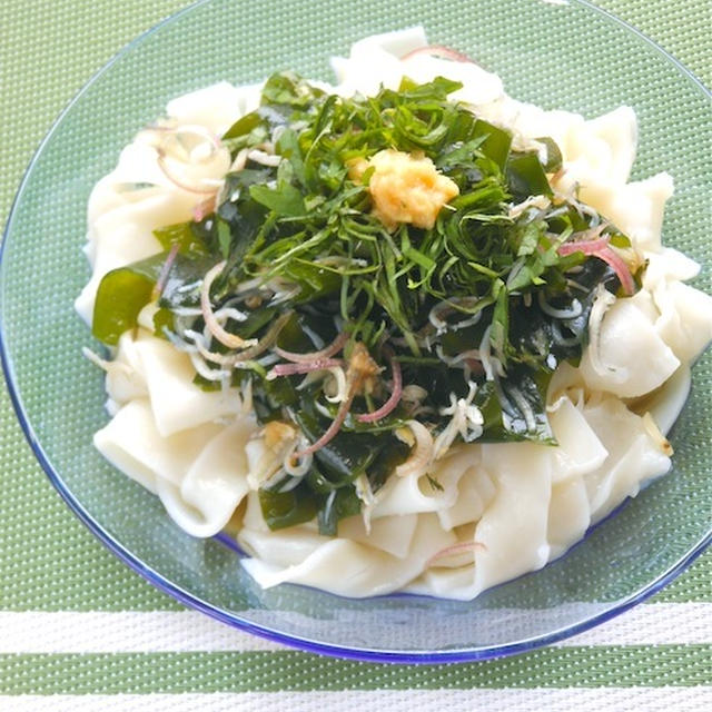 涼味！香味野菜でサッパリ＆ひんやり〜しらすわかめうどん。