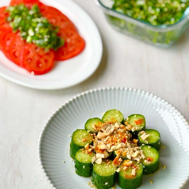 蛇腹きゅうりの冷菜とトマトの冷菜…