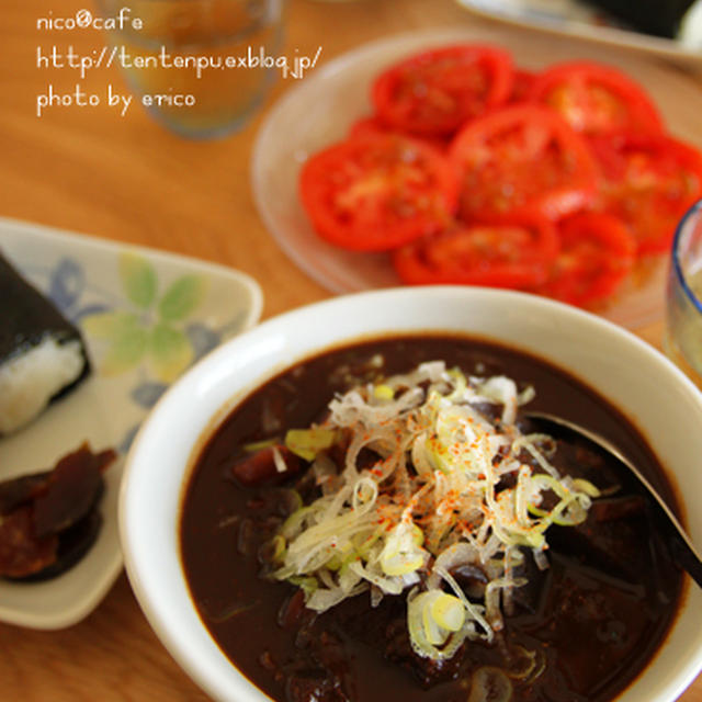 これから美味しい煮込み料理～　どて煮＆おにぎりランチ