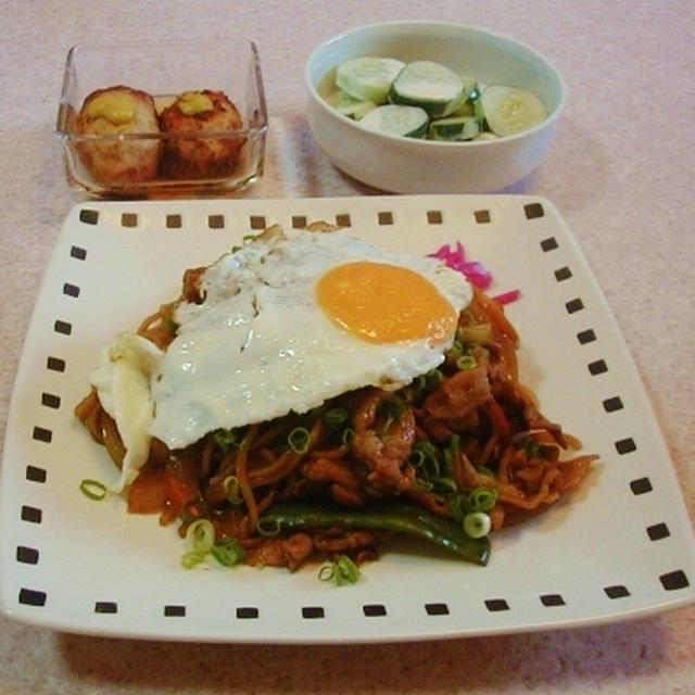 目玉焼きのせソース焼きそば