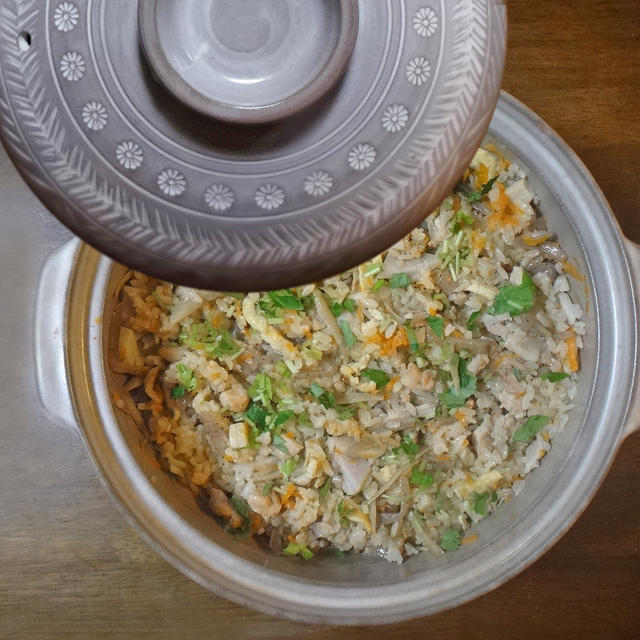 土鍋で大阪の郷土料理「かやく御飯」