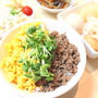 三色丼で晩御飯　ピザトースト