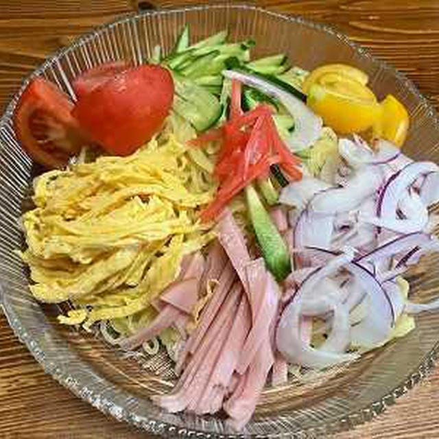 冷麺（冷やし中華）。冷やかけうどん