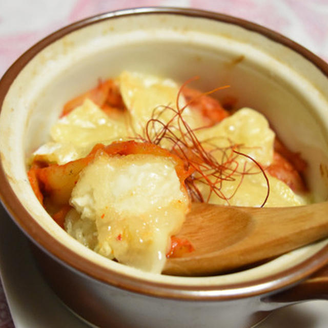 揚げ出し豆腐とキムチのチーズ焼き。たんぱく質と発酵食品で体にいい簡単おつまみ。