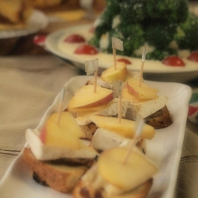 Canape!!! カナッペ・クリスマス用・カマンベールチーズとクルミジャムとりんごとで。