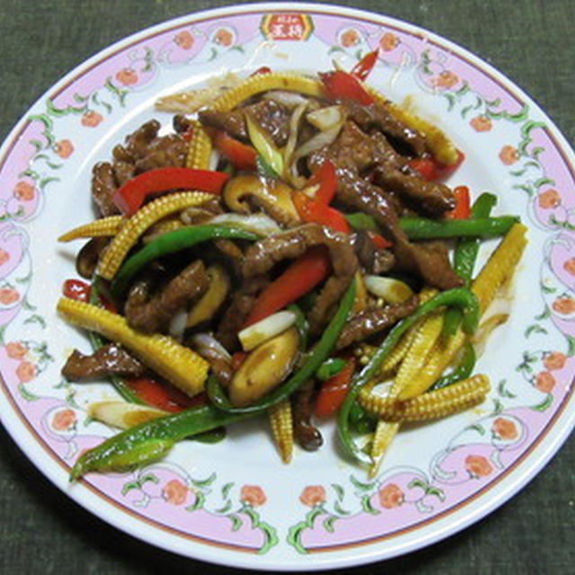 牛肉と細切り野菜のオイスターソース炒め(青椒牛肉絲)