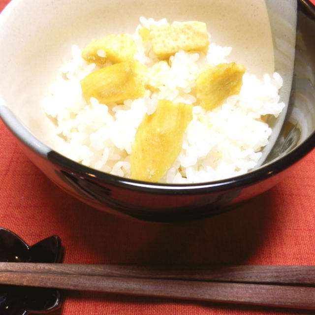 昆布茶で炊いたさつま芋のおこわ