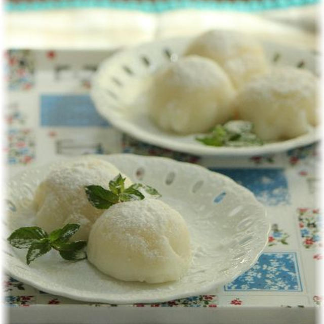 冷やして食べる　クリームチーズ大福。